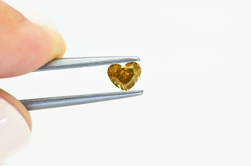 Heart Shape Diamond 100% Natural Fancy Brownish Orange VVS2 Certified 0.61 Carat - Picture 9 of 10