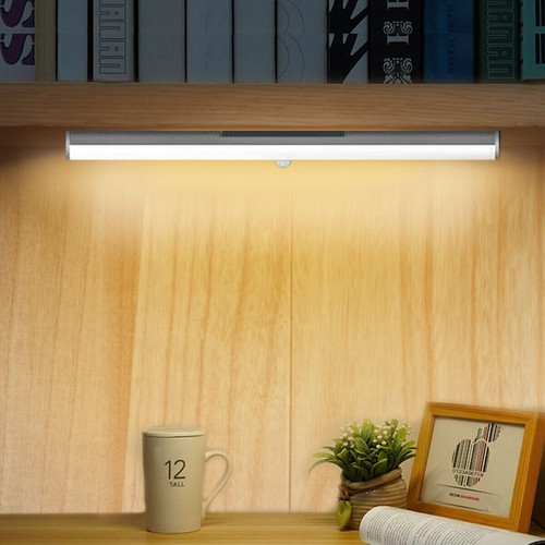 Sensore di movimento magnetico PIR luce LED USB striscia ricaricabile armadio lampada notturna - Foto 2 di 15