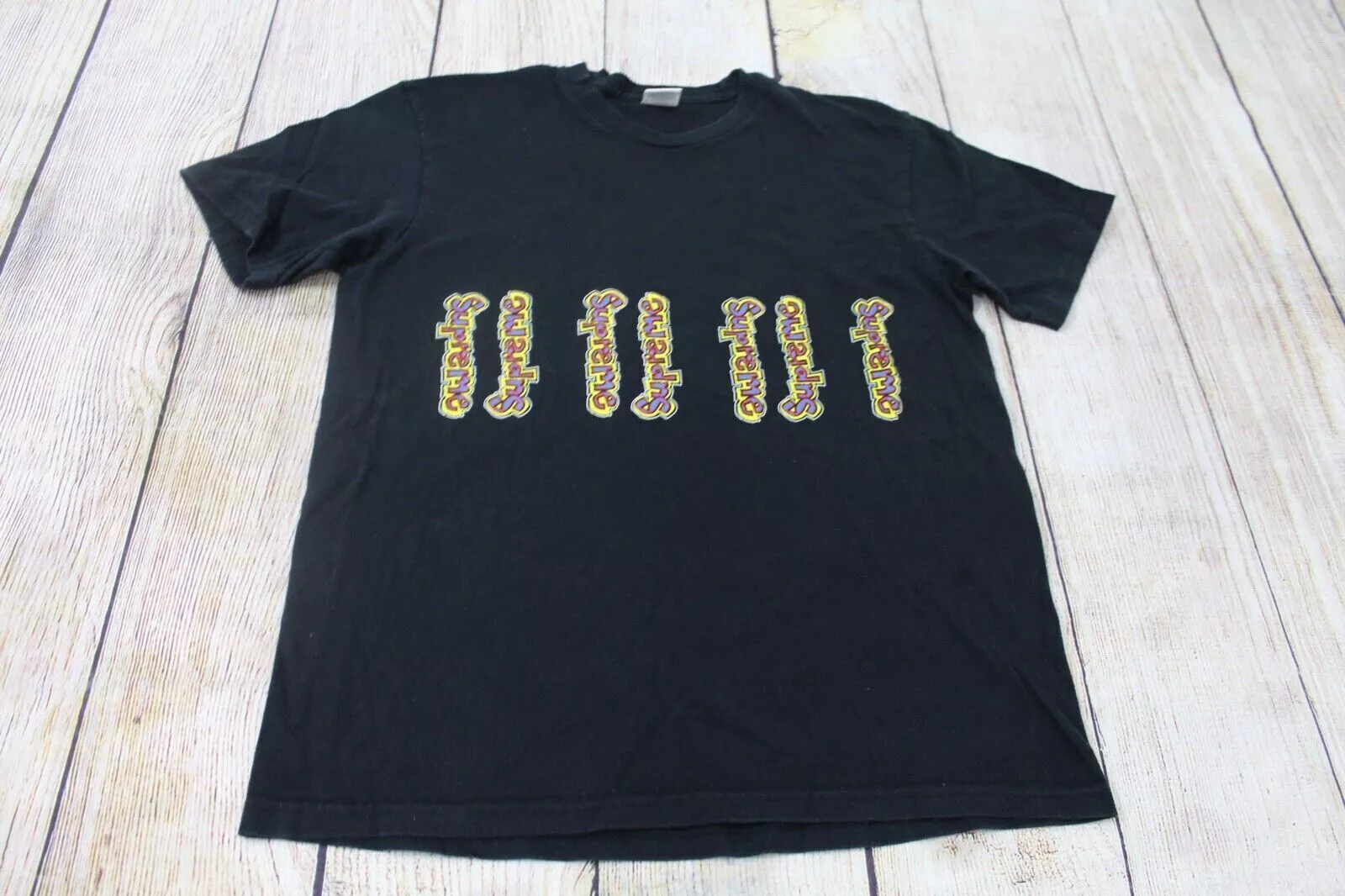 T shirt graphique Supreme SS18 Gonz logo noir épelé répétitif homme moyen