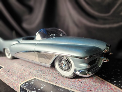 Minichamps 1951 Buick Le Sabre Concept Car 1:18 Scale Inv. #4816 - Picture 4 of 8