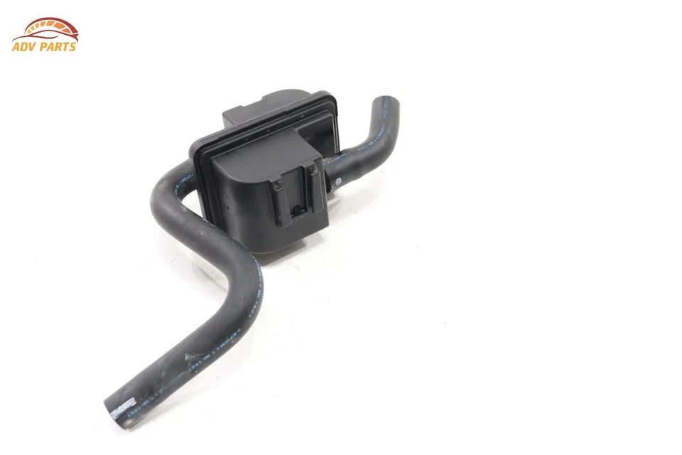 Filtro de bote de vapor de combustible Mitsubishi Outlander 2022-23 con tubo de manguera OEM Foto 3 de 4