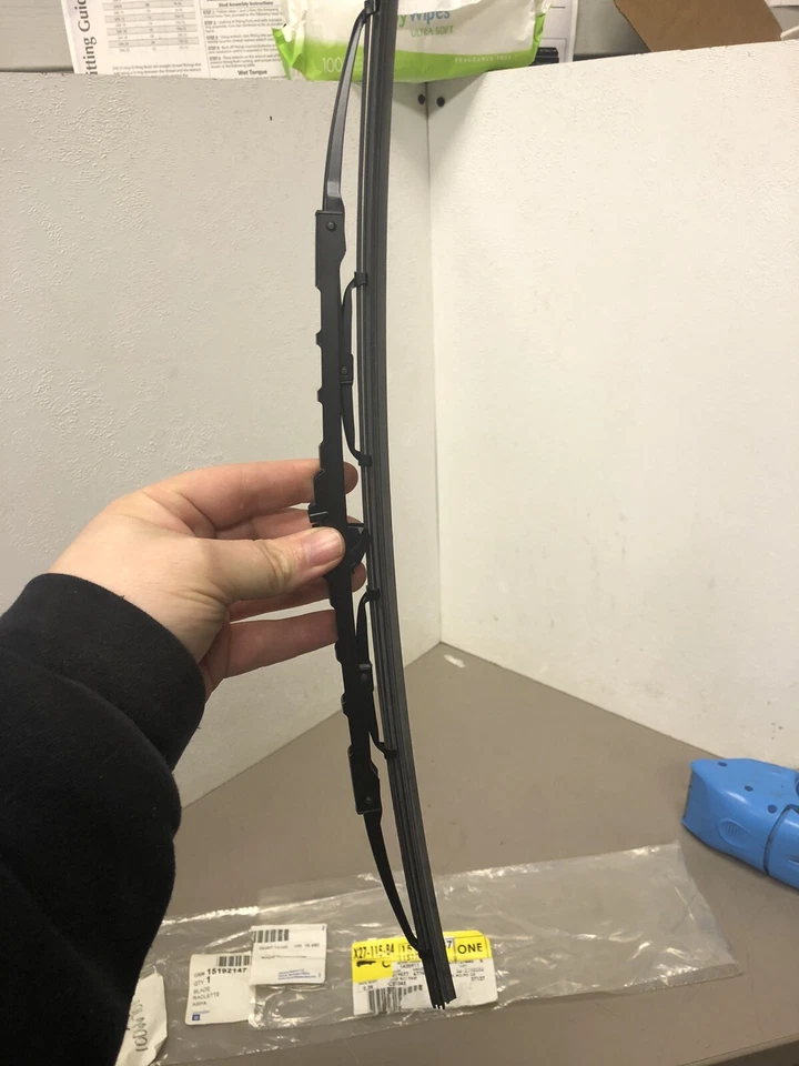 Genuine GM Windows Wiper Blade 15192147 05-08 Relay Montana Uplander Terraza - Image 3 of 3