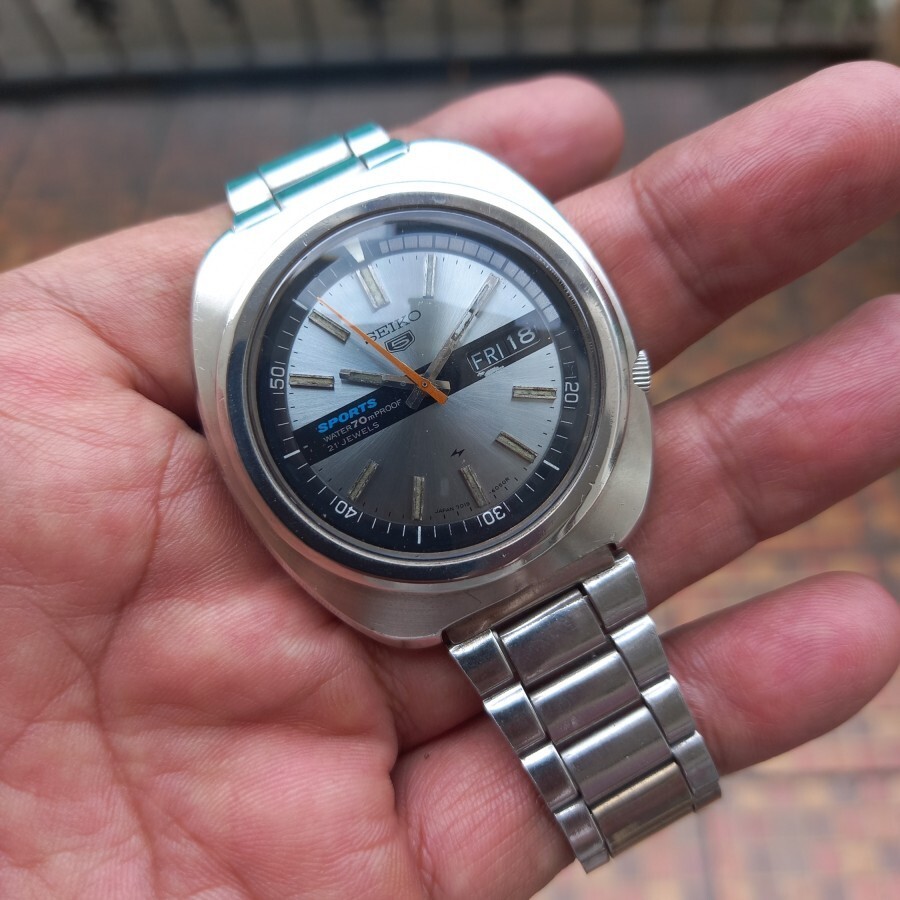 SEIKO 5 SPORTS 7019-6030 稼働中 A Rare Seiko 5 Sports Automatic 7019-6030 Water 70m Proof
