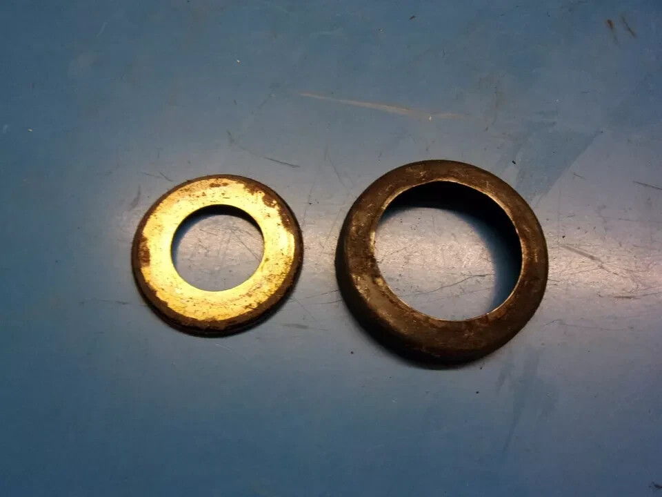 HONDA CBR 1000 FH FHI FJ (87/88) OEM STEERING STEM BEARING DUST COVER AND SEAL