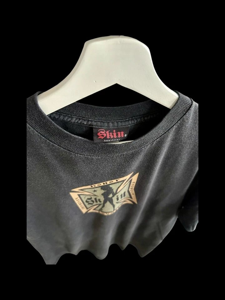 Camiseta Cruz Skins Industries Años 90 Vintage Y2K Talla Mediana Sin Talla Etiqueta Desteñida Negra Foto 2 de 4