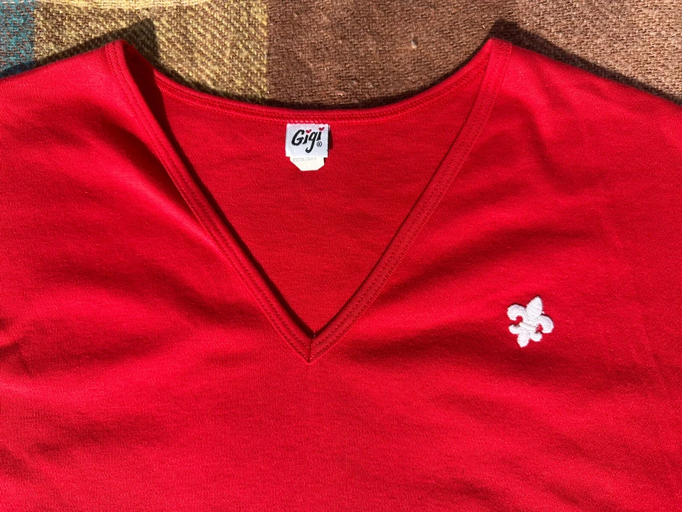 Camiseta De Colección Años 70 Para Mujer Roja Manga Corta Cuello en V XL Nueva Roja Fluer De Lis Suave Foto 2 de 4