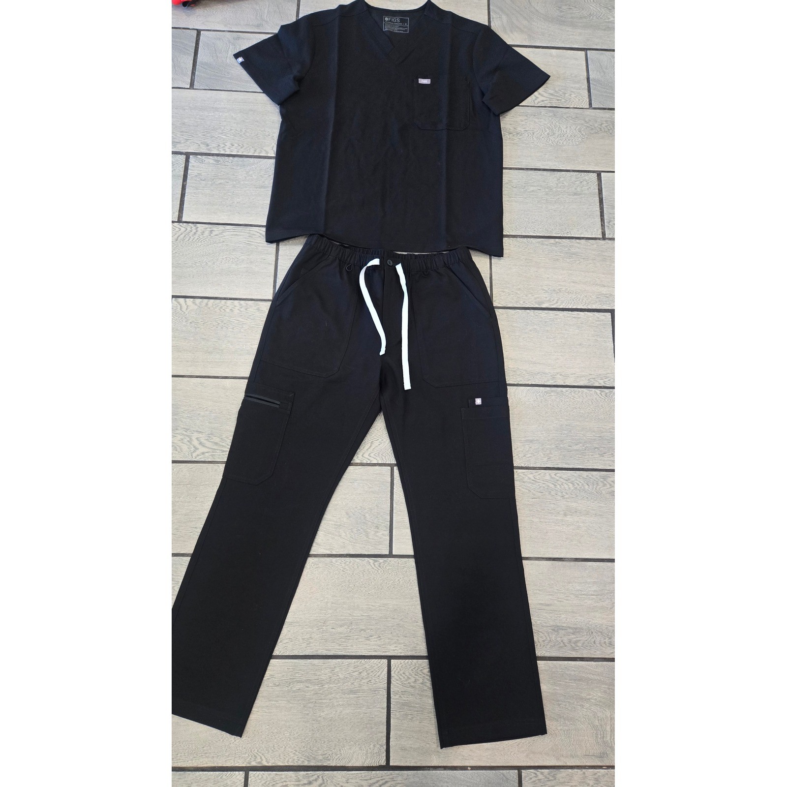 FIGS Technical Collection Mens Scrub Set Black V-Neck Top Cargo Pants Size M image 2
