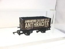 Hornby R6088 OO Gauge 8 Plank Wagon Ammanford