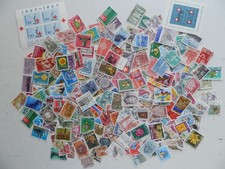 SUISSE . COLLECTION DE 300 DIFFERENTS VARIES + 2 BLOCS FEUILLETS TTB . PHOTOS