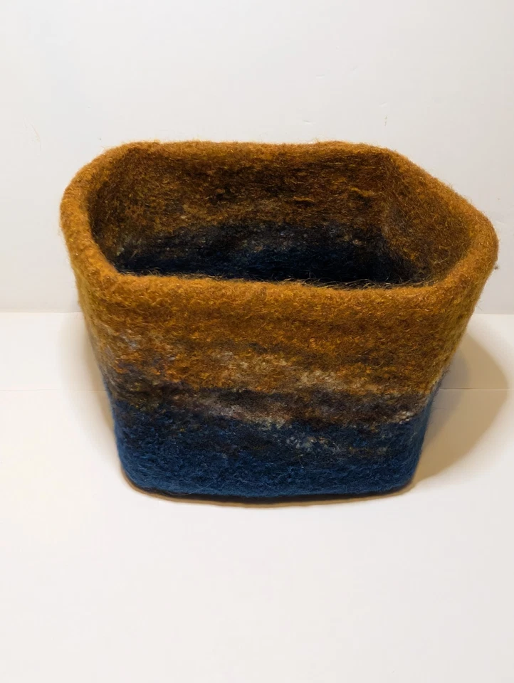 Cesta quadrada de lã feltrada 6" x 6" tons de terra macios e resistentes exclusiva rara - Imagem 2 de 4