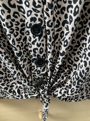 Women's Animal Beige Black Button Print Shirt Sleeve T Shirt M&Co Size 10 VGC - Picture 2 of 6