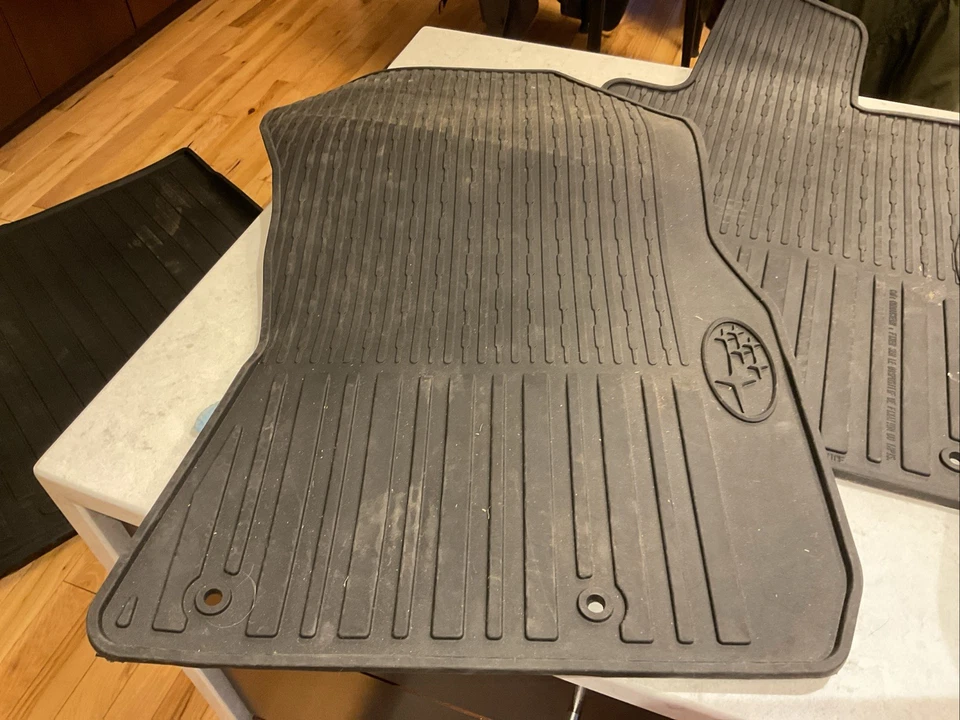 Tapetes de assoalho 2015-2018 Subaru Outback / Legacy 4 peças preto J501SAL400 Plus bandeja de carga - Imagem 3 de 4