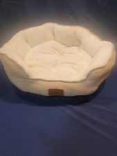 Small Pet Bed By Petsure Comfy Pet Two-part Bed 20x22 barely Used