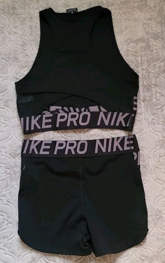 Nike pro intertwist piece set Medium Shorts and crop bra Women's