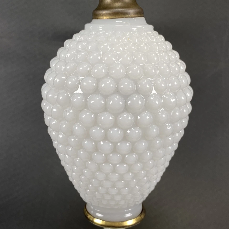 Lámpara Vintage Fenton Vidrio Leche Hobnail Mesa Mesita de Noche Boudoir 11.5x6 Cottage Chic Foto 3 de 4