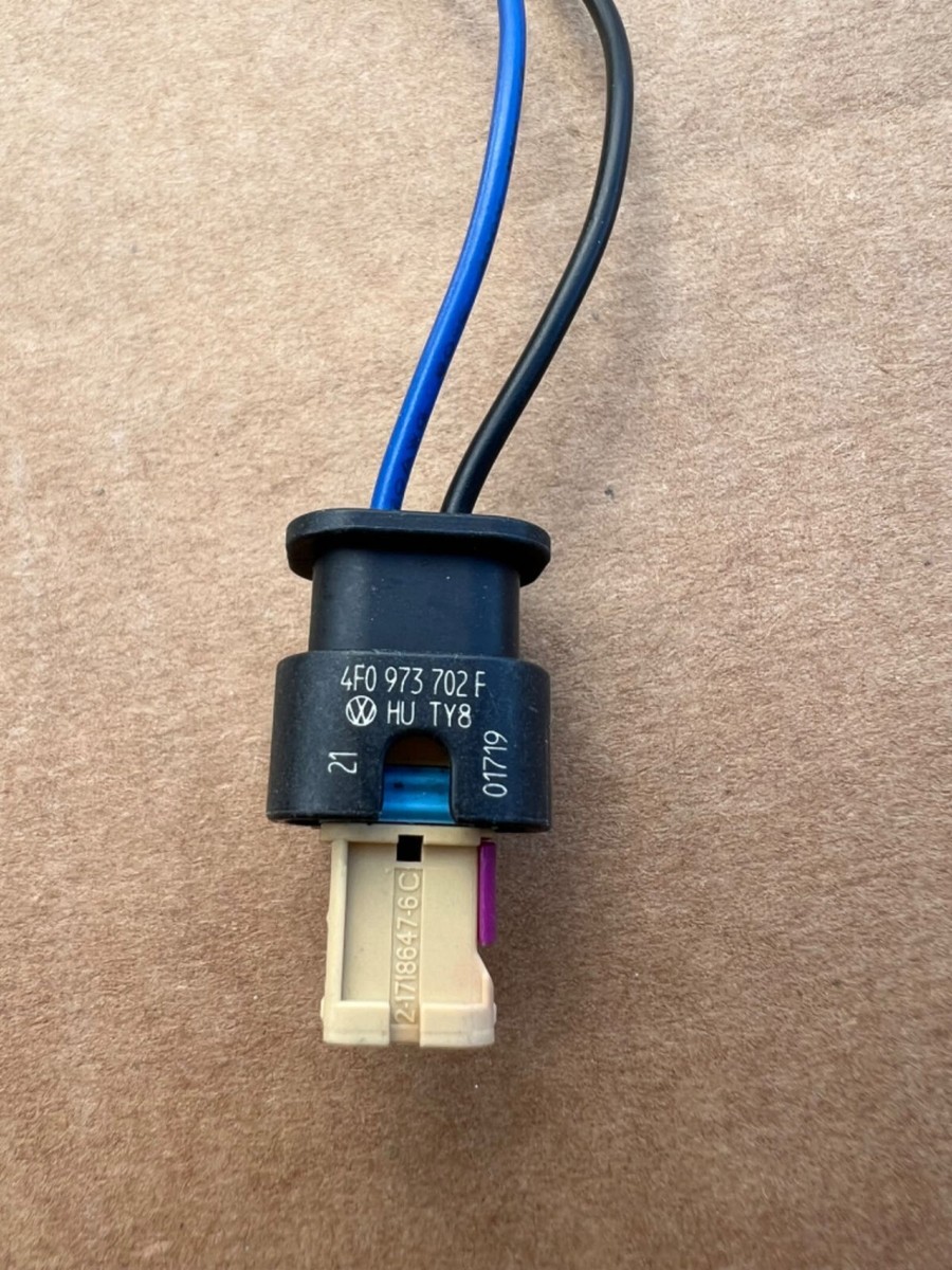 For VW Audi Porsche 4F0973702F Oil Pressure Pigtail Plug Housing