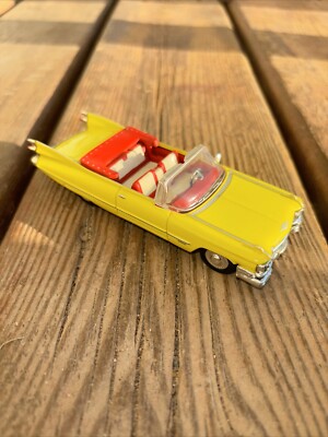 New-Ray 1959 Cadillac Series 62 Yellow 1:43 Scale Diecast.
