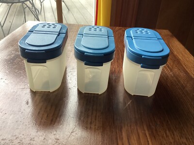 Tupperware Modular Mate Small Spice Shaker Containers Blue lid #1843-17 Set Of 3