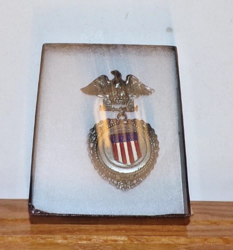 Vintage WW2 Era Sweetheart Photo Locket Military Eagle Heart Pin