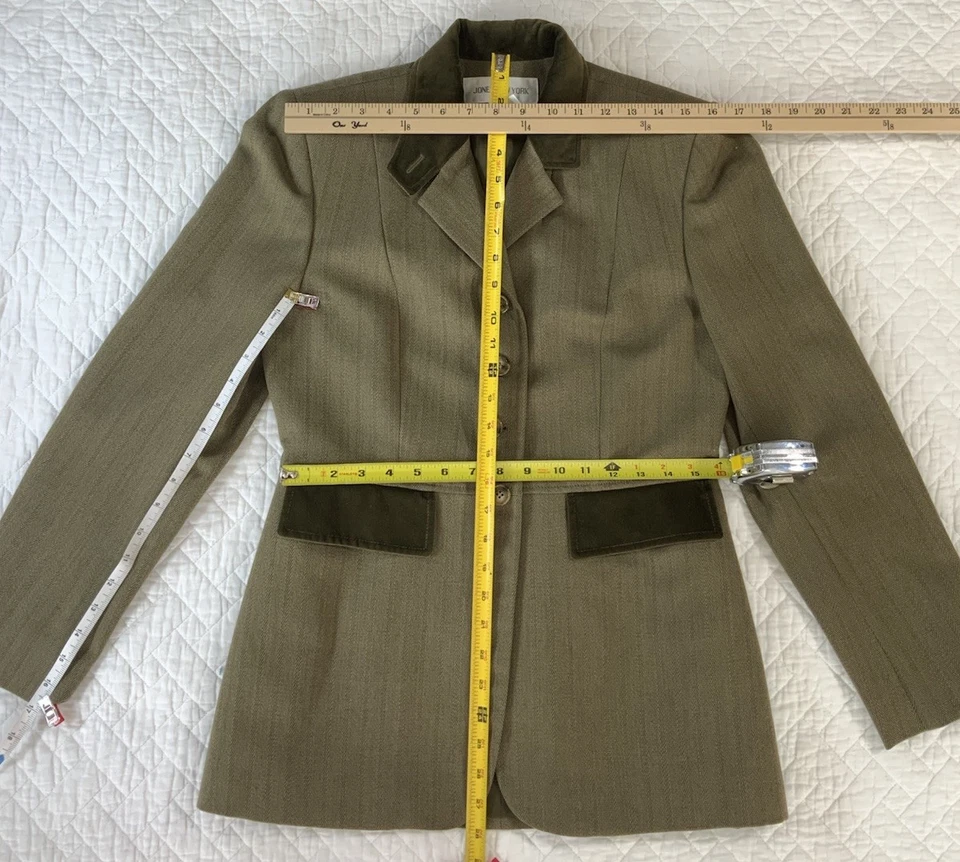 Jones New York Women’s 2-Piece Suit – Sz 8 Blazer & Sz10 Pants 100% Wool (B108) - Image 2 of 4