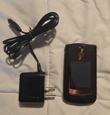 Motorola RAZR2 V9 Original Unlocked 2.2" 3G 2GB 2.0MP WCDMA Flip phone /charger