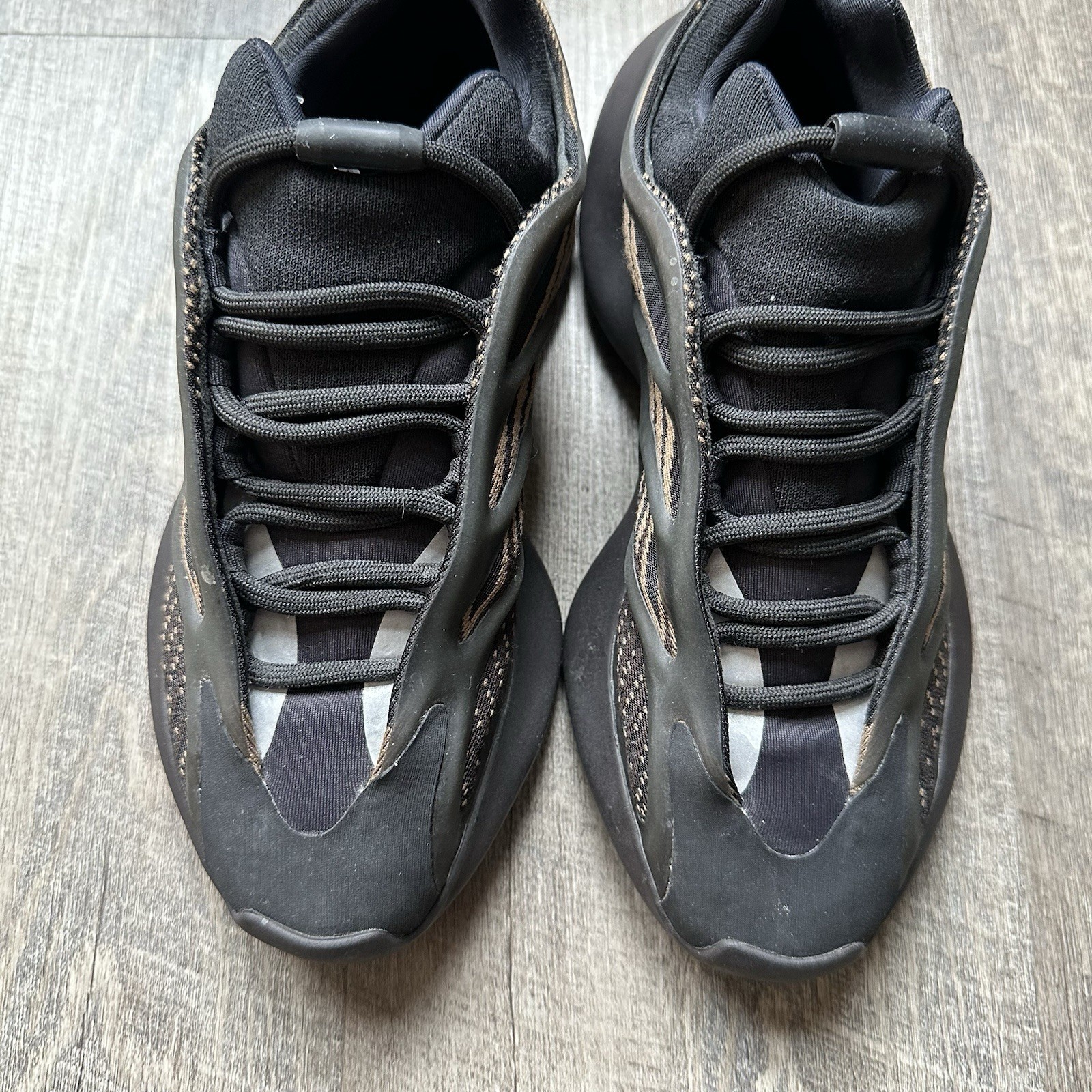 GY0189 adidas Yeezy 700 V3 Clay Brown Chacoal Grey Dark Gray Size 5.5 (Men's) thumbnail 3