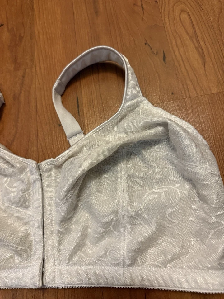 Vintage Just My Size White Bra 42DD Comfort Strap Wireless White - Image 3 of 4