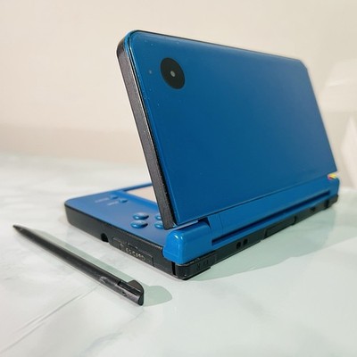 Nintendo DSi XL Konsole - Mitternachtsblau + neues Ladegerät