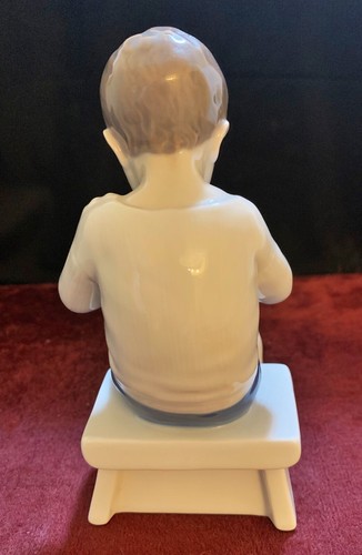 B&G Bing and Grondahl Victor Boy Drinking Figurine 1713 Signed Excellent - Picture 3 of 7