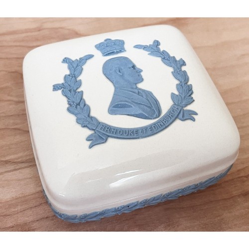 HRH Duke of Edinburgh Wedgwood Embossed Queen's Ware Ceramic Box 1953 - Picture 2 of 10