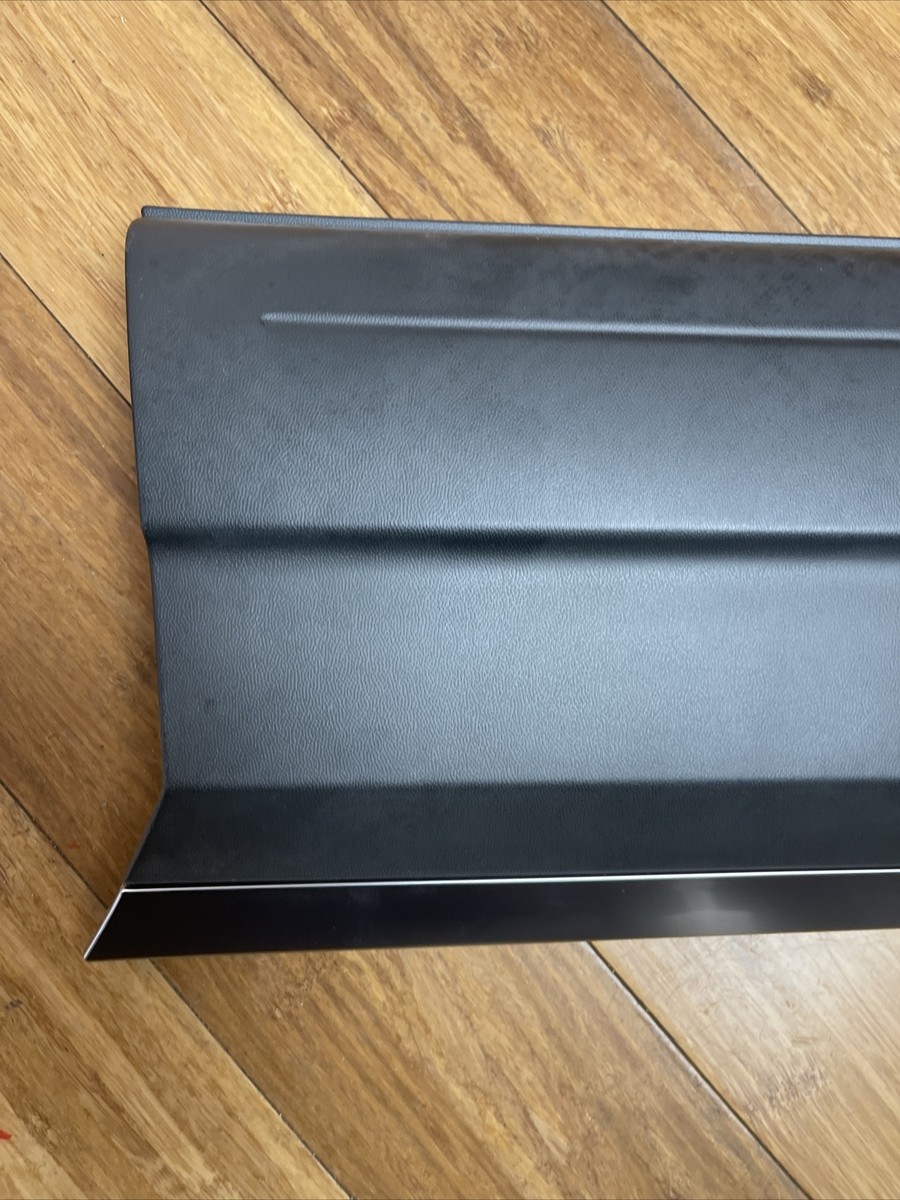 ?NEW OEM 2012-2017 Volkswagen Tiguan Front Left Lower Molding 