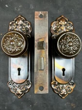1914 Lockwood Oxford / Saxon Door Knob and Back Plate Passage Set G-11300