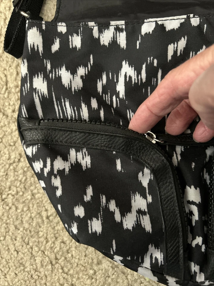 Joe Boxer Black/White Graphic Pattern Shoulder Bag Crossbody Bag NEW - Image 2 of 4