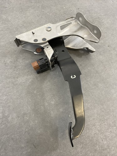 Genuine Nissan Brake Pedal New For Nissan Skyline R33 GTST - Picture 2 of 14