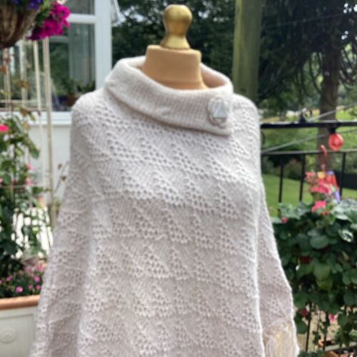 knitted poncho women Absolutely Gorgeous On Beautiful Condition xL - Picture 22 of 24