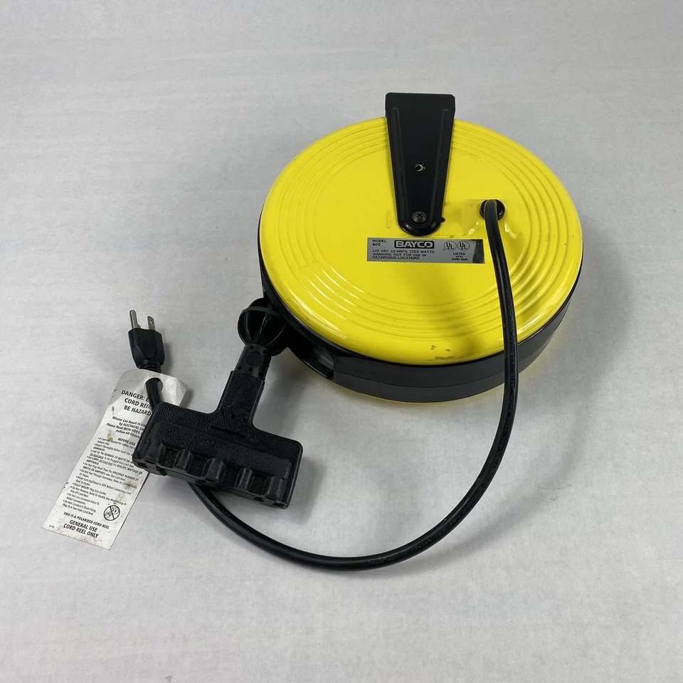 Carrete de cable de alimentación retráctil Bayco modelo 800 125V AC 10A - Piezas o reparación Foto 2 de 4