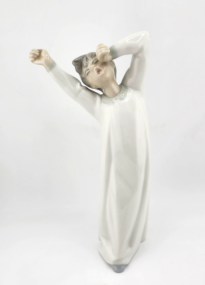 Lladró Porcelain Figurine-Boy Awakening (yawning) RETIRED Mint