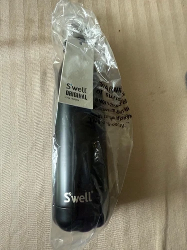 Swell Insulated Stainless Steel Water Bottle 17 oz black Satin London Chimney