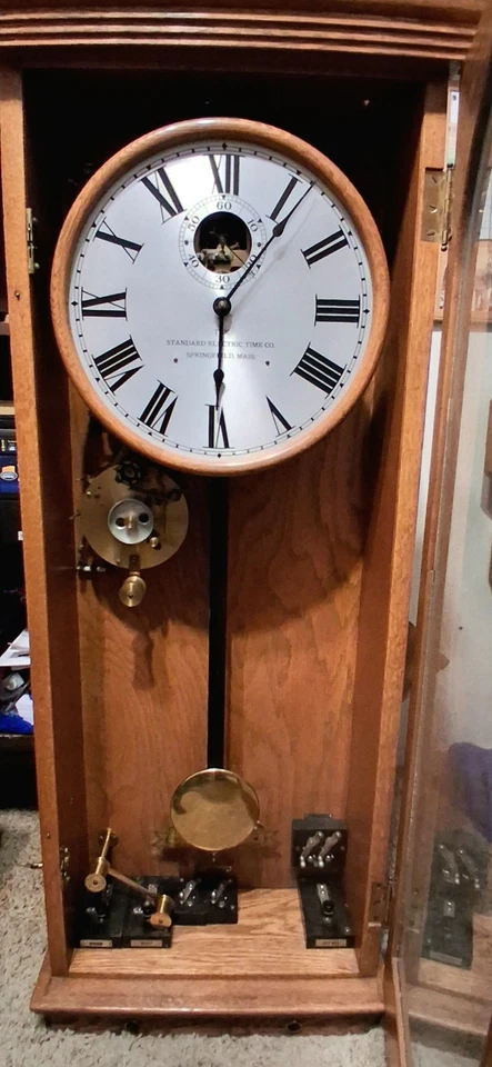 Reloj de Pared Vintage Estándar Electric Time CO Master Hecho en EE. UU. Completo con Llave Foto 2 de 4