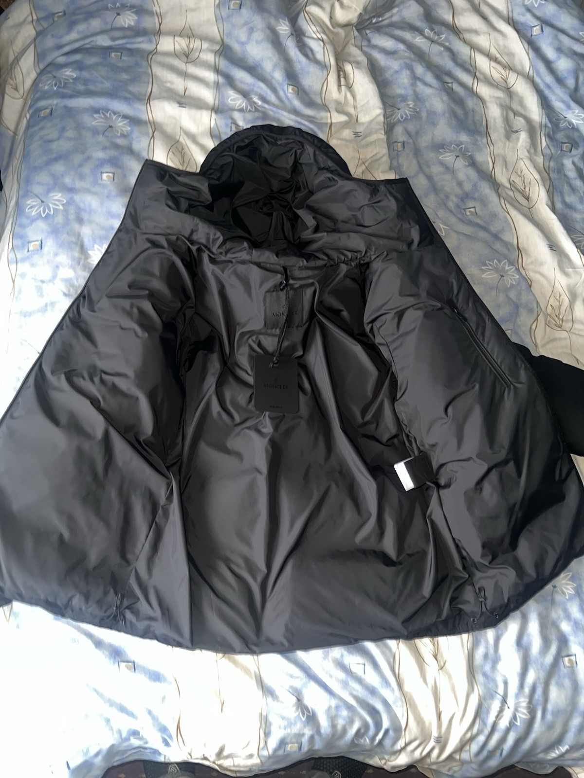 Black Moncler Puffer Jacket Size Men’s Medium New With Tags 100percent Authentic image 4