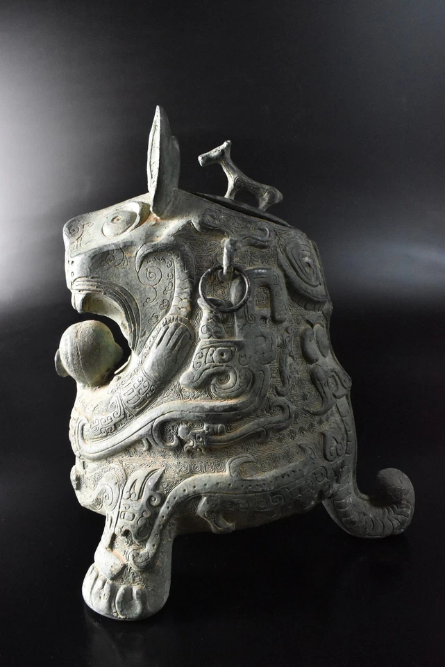 B5377: XF Japanese Bronze Beast sculpture-shaped FLOWER VASE Buddhist art - Image 2 of 4