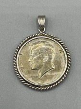 Moneta 835 ciondolo argento 1965 USA mezzo dollaro John F. Kennedy In God We Trust