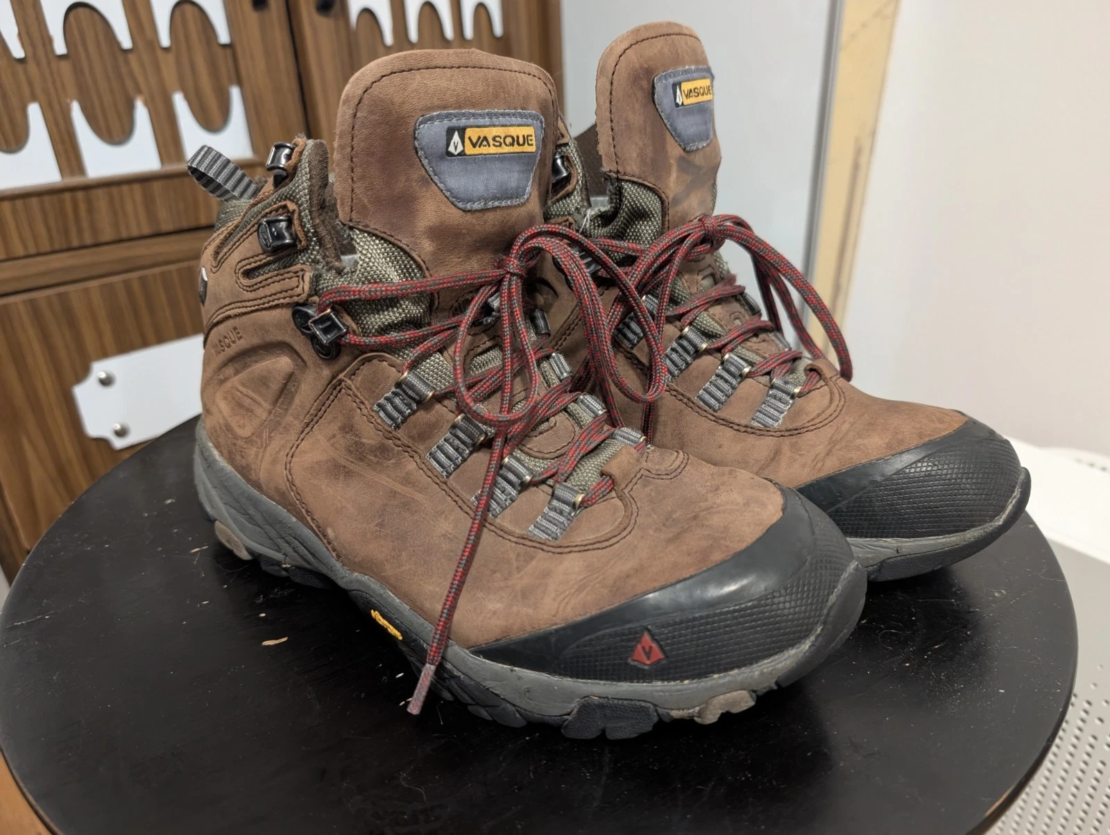 Vasque Taku GTX Men's Size US 9 Leather Waterproof Hiking Boots, Brown