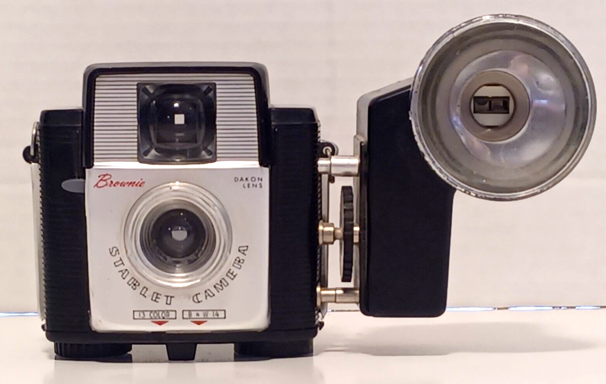 ドイツ製？Kodak ヴィンテージフィルムカメラ Vintage Canadian Kodak Brownie Starlet Camera With Flash