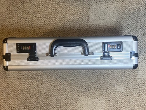 Silver Aluminum Briefcase 18” X 13” X 4 1/2” With Combination Locks - 第 1/14 張圖片