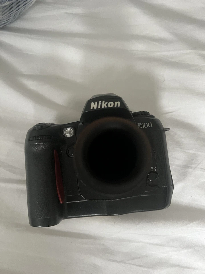 Nikon D100, photo 3 of 5