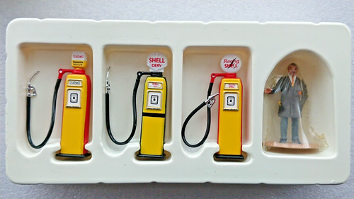 Corgi 31904 Accessories Petrol Pump & Attendant Set NEW - Picture 6 of 6