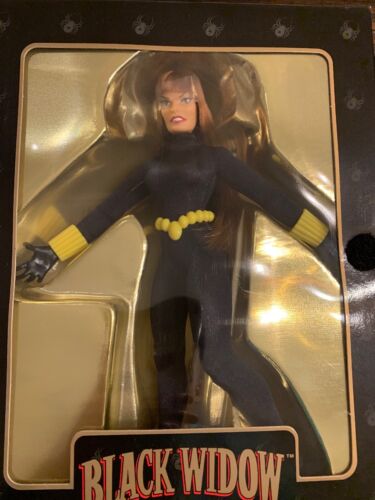 Figura estilo Mego de 8" cubiertas famosas de Black Widow Avengers Marvel sin usar, en caja Toybiz - Imagen 3 de 5