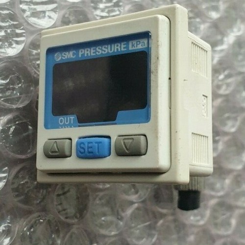 SMC ZSE30-01-65-M PRESSURE SWITCH (IN19S1B3) - Picture 2 of 2