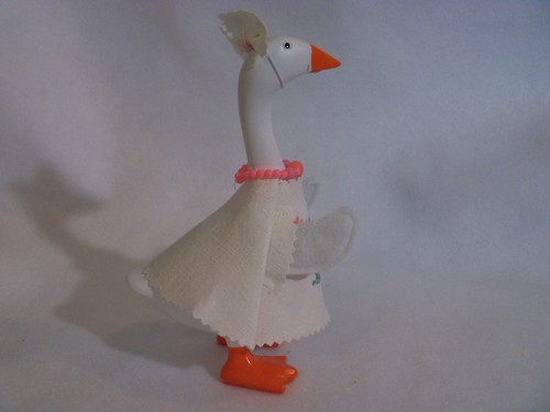 7" Schreibtisch Gans Vintage bestickt Kleid & Schleife Outfit #6 mit Halskette - Bild 5 von 6